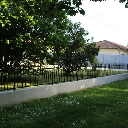 Maison d'hôtes Les Tresors De Lizzie Coutras